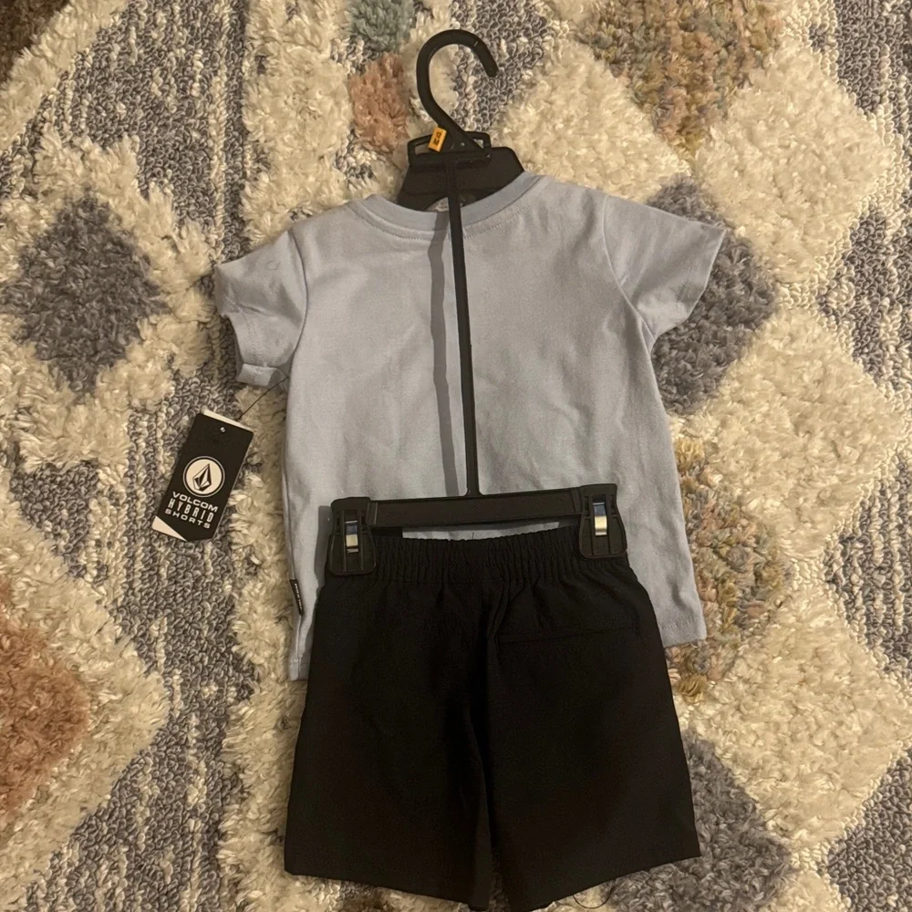 Volcom Set - Picture 2 of 4